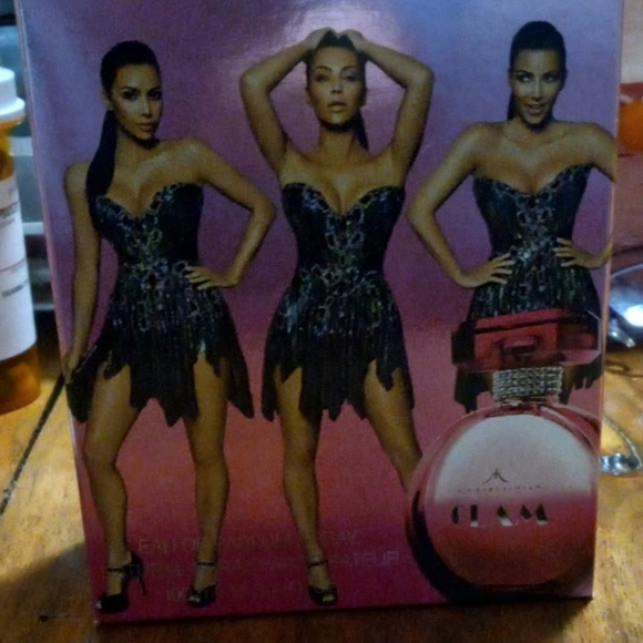 New Glam by Kim Kardashian 3.4 oz - Picture 2 of 2